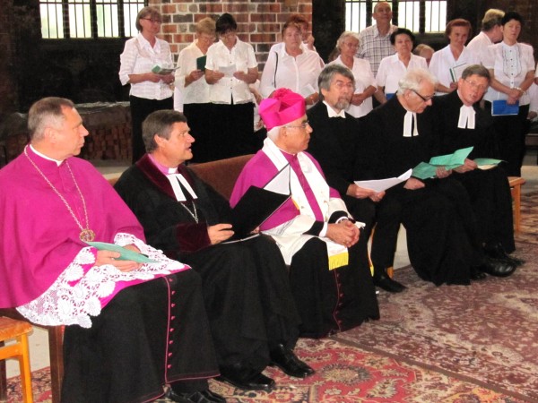 kum. Gottesdienst - Ks. Ziejewski, Bischof Bogusz, Weihbischof Kruszylowicz, P. Bert Schwarz, Hannover, P. Helmut Strecker, Hannover, Pfarrer Dr. Justus Werdin, Greiffenberg
