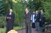 17.dsc00923-oekumenische_gedenkfeier_auf_dem_friedhof,_pastor_strecker_aus_hannover_bei_seiner_ansprache.jpg
